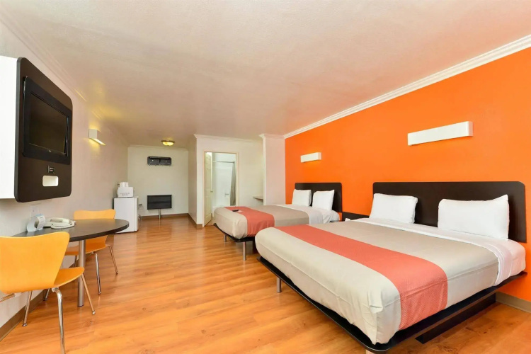 Motel 6-Vista, CA