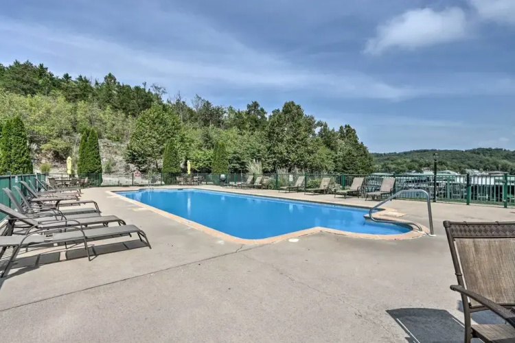 Lakefront Balcony + Pool Access: Camdenton Condo