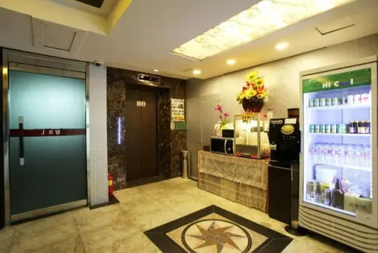 J Hotel