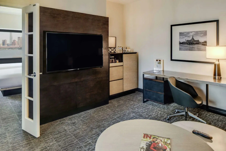 DoubleTree by Hilton Hotel & Suites Jersey City