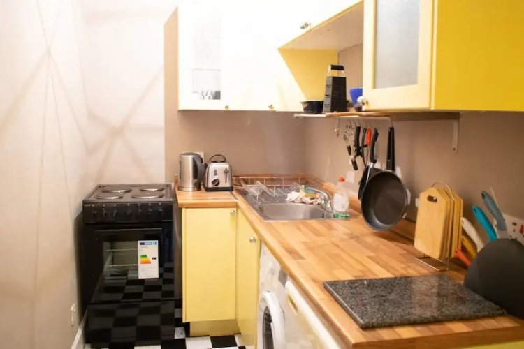 1 Bedroom Flat by Leith Walk
