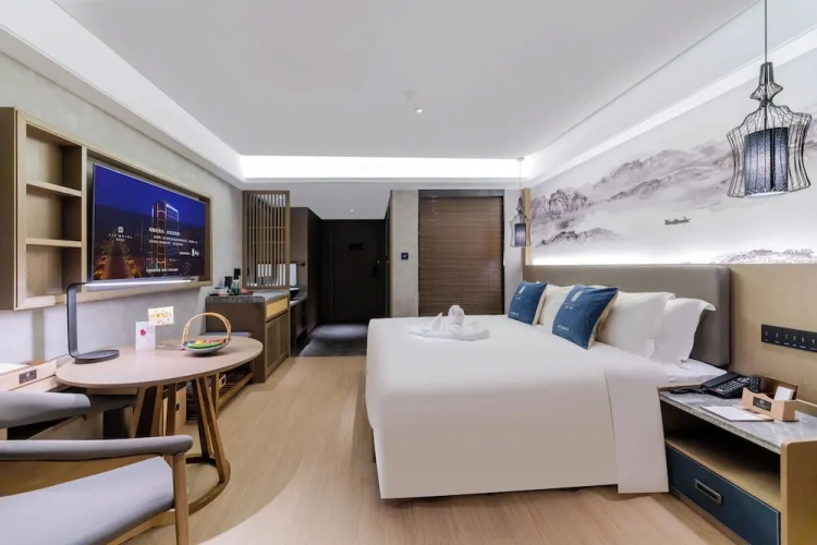 Deluxe Double room with city view