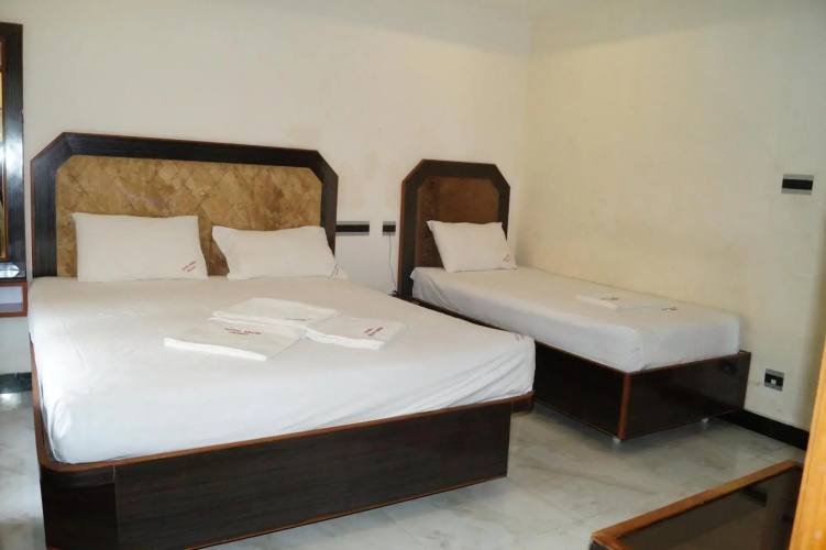 Hotel Srees by OYO Rooms