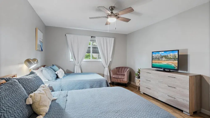 Beach Way Getaway 2 Bedroom Condo by RedAwning