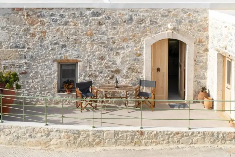 2 Bedrooms Villa