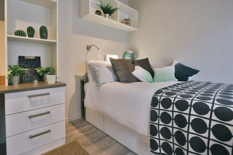 2 Bedrooms Apartment