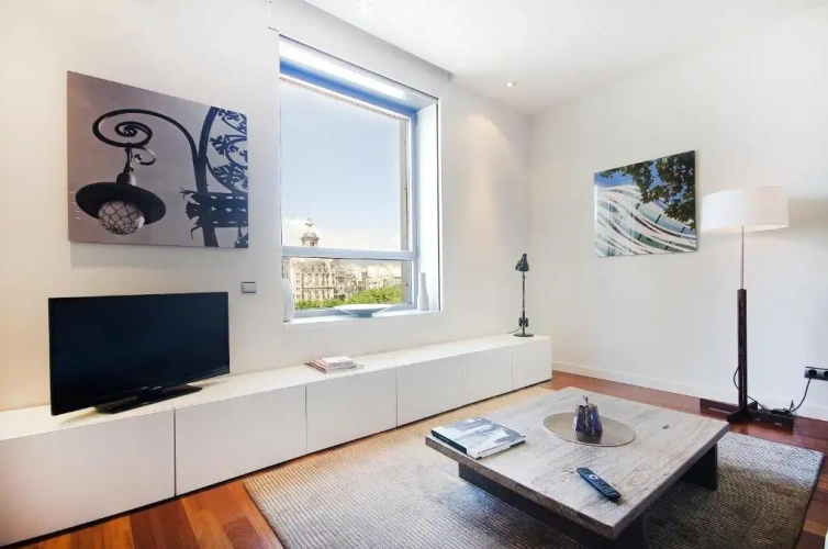 2 Bedrooms Apartment with city view