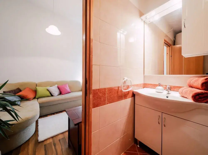Charming 2-bed Apartment