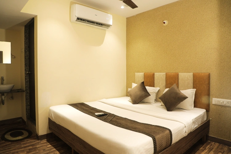 Standard Double room with city view