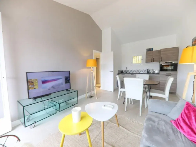 Air-conditioned Apartment Near Beach