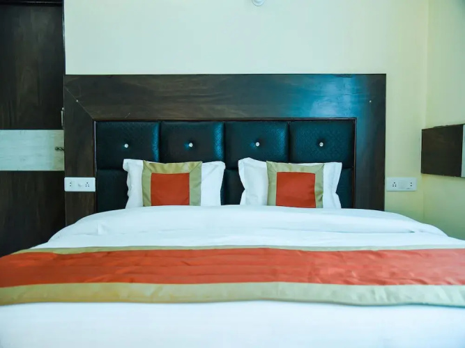 OYO 12850 The Nest