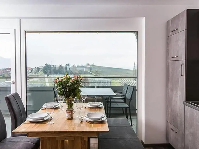 2 Bedrooms Apartment