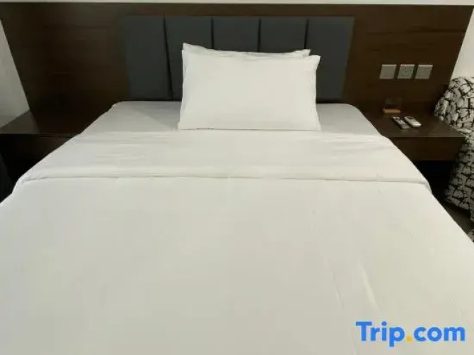 Shore - Spacious Room with Balcony 52D