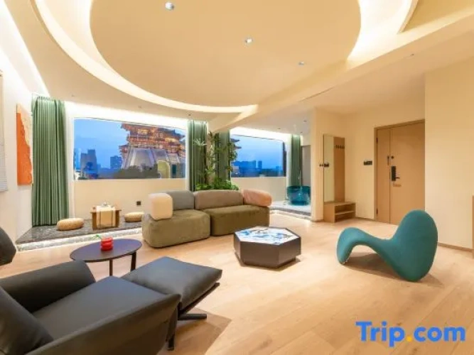 Deluxe Suite