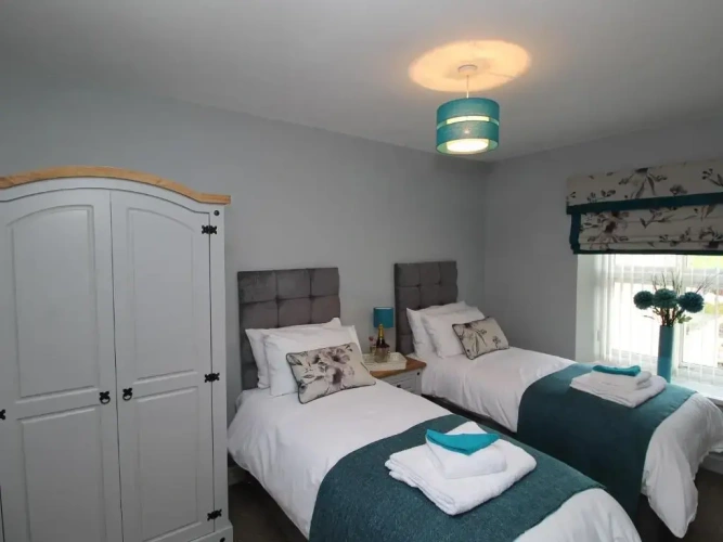 2 Bedrooms Cottage