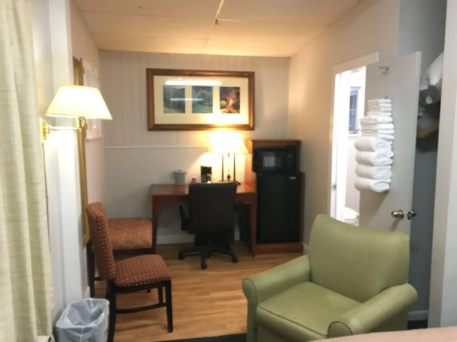 CedarWood Inn