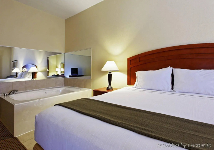 Holiday Inn Express & Suites Burleson/Ft. Worth by IHG
