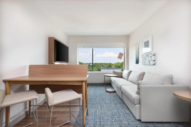 1 Bedroom Suite