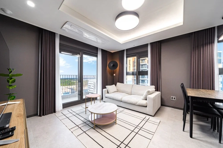 2 Bedrooms Standard Family room