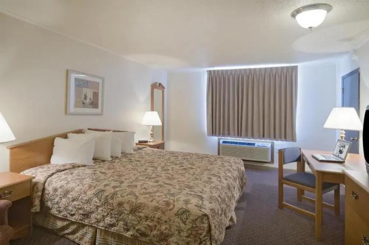 Fort Hays Inn