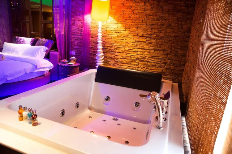 Rose Lover Hotel