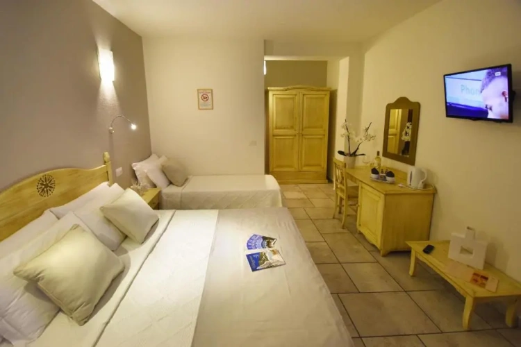 Standard Triple room