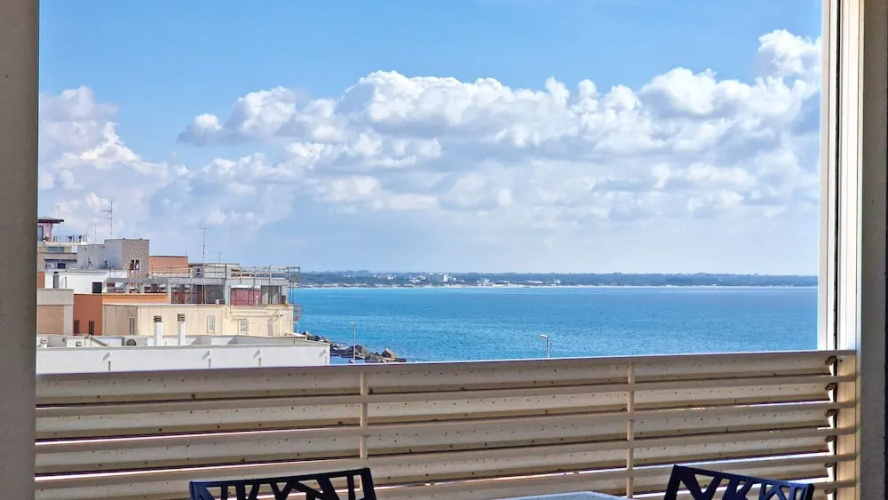 Suite Le Vele Sea View Sleeps 4 and Wifi