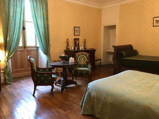 Standard Triple room