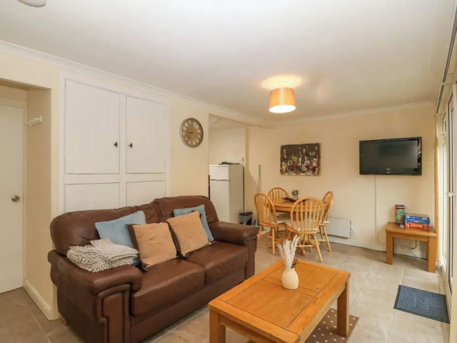 245 Riverside Lodge