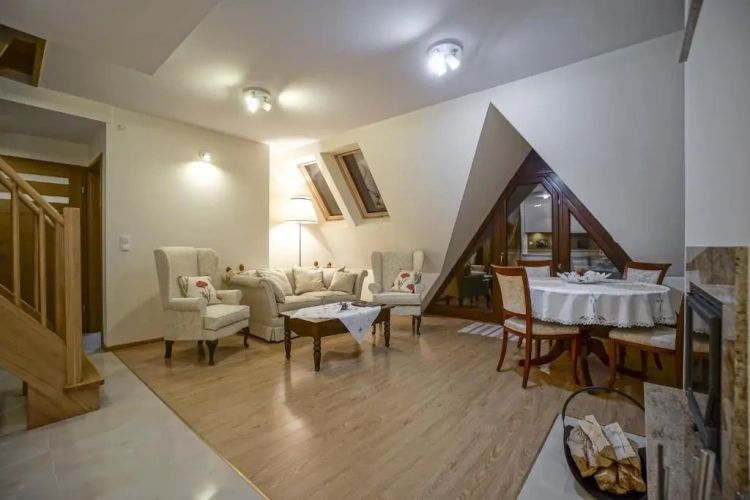 3 Bedrooms Apartment