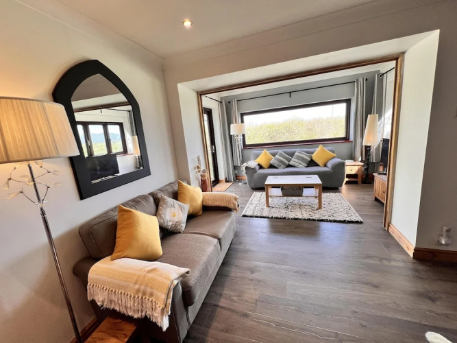 Detached 3 Bed Cottage, Mountain Views- Pets, Wifi