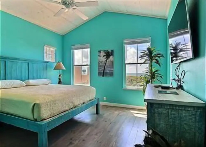 Gulfwaters Beachfront Resort 101 102