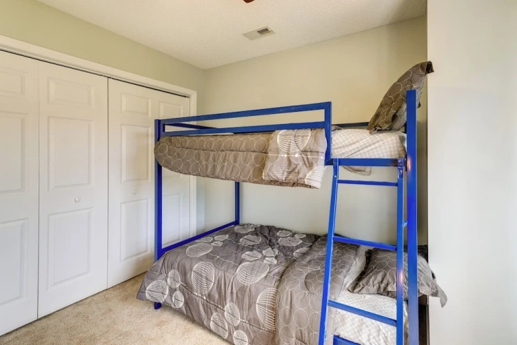 4 Bedrooms Cottage