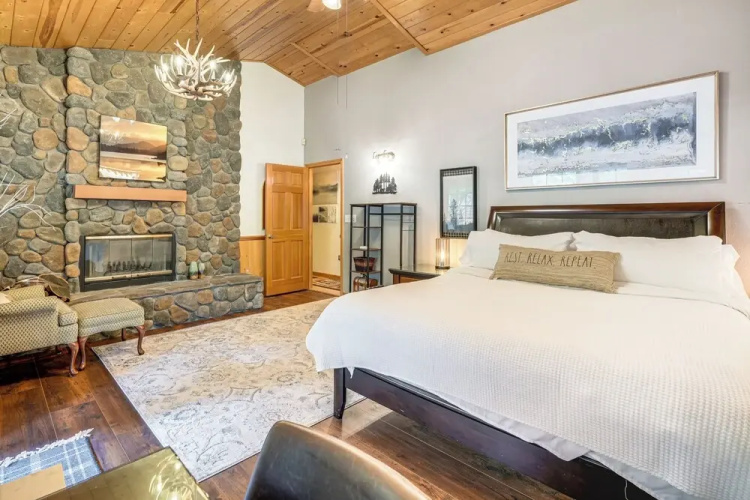 Fire Pit, Gazebo & Grill: Family Cabin in Arnold!