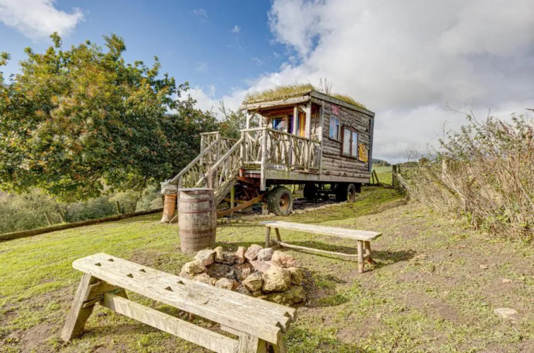 2x Double Bed - Glamping Wagon, Dalby Forest
