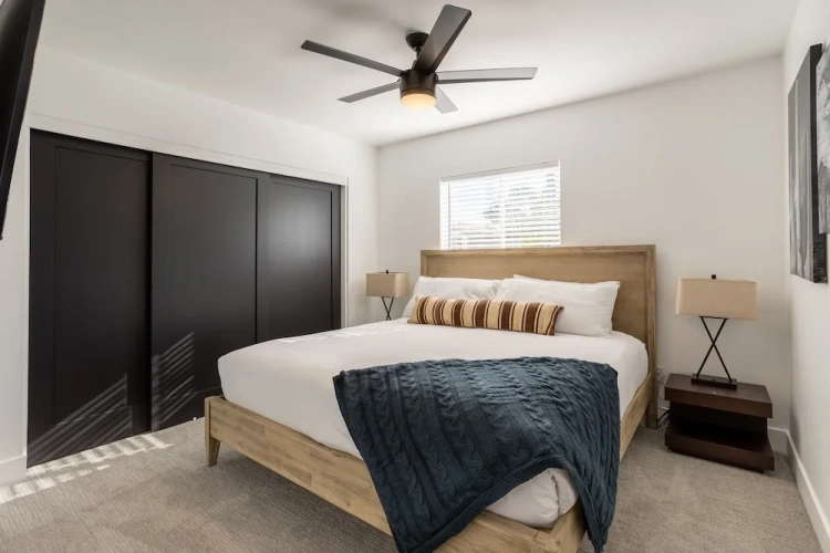 6 Bedrooms Bed in Dorm