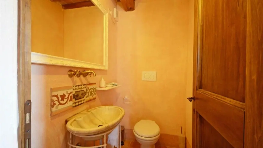 5 Bedrooms Villa