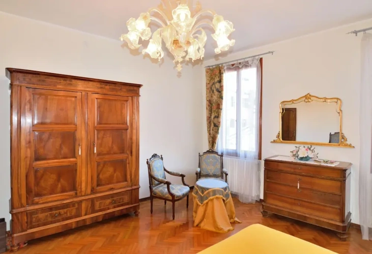 4 Bedrooms Apartment
