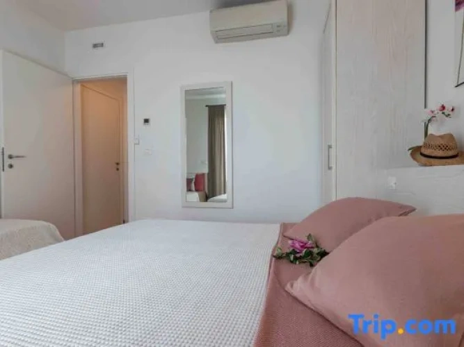 3 Bedrooms Apartment