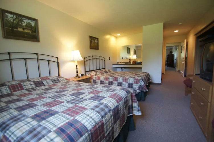 Fall Hollow Bed & Breakfast