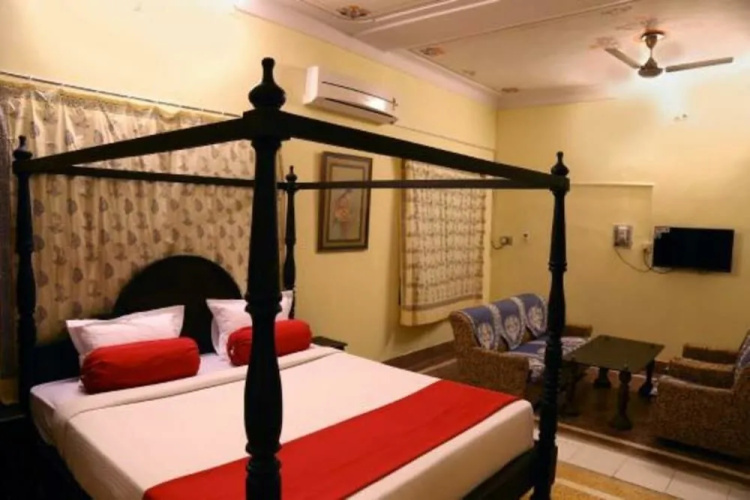 Ambavgarh Palace