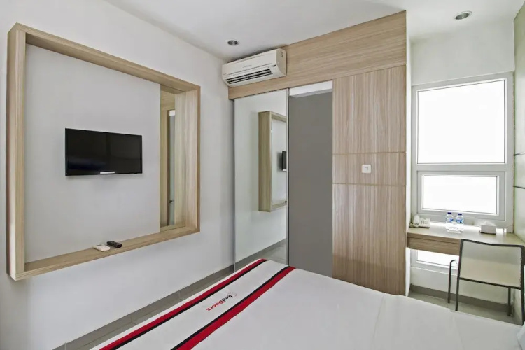 RedDoorz Plus @ Setiabudi Eight