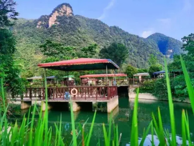 Chongqing Baihuagu Ecological Vacation Apartment