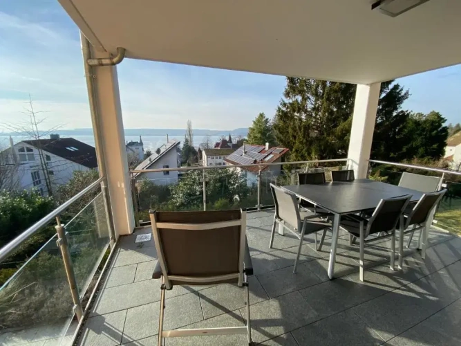 Apartment with lake view