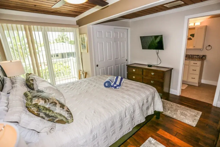 141 Coconut Dr. - M