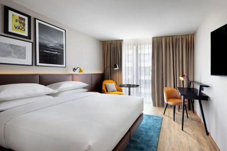 Deluxe Double room with city view