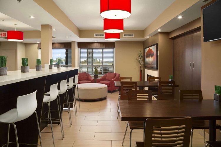 Microtel Inn & Suites by Wyndham Blackfalds Red Deer North photo 15