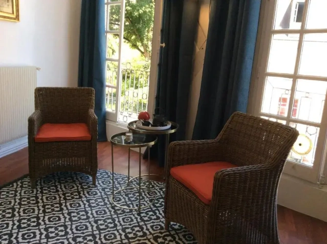 2 Bedrooms Apartment
