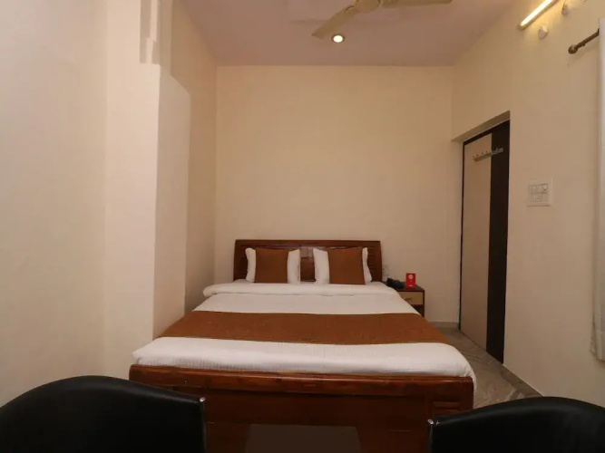 OYO 9929 Hotel Dhruv