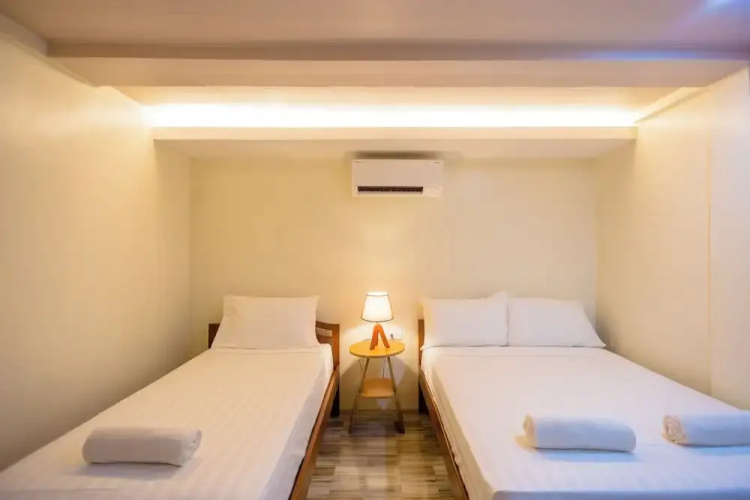 Alona Beach Side Inn